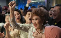 Mẹ Dương Tử Quỳnh tung nắm đấm khi con gái giành tượng vàng Oscar