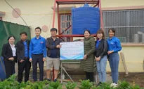 Đoàn Thanh niên VTV mang niềm vui đến với trẻ em nghèo vùng núi Tây Bắc