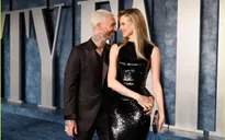 Vợ chồng Adam Levine xuất hiện lần đầu tiên trên thảm đỏ hậu lùm xùm ngoại tình