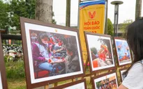 Triển lãm ảnh "Những nẻo đường xuân": Ghi lại đất nước Việt Nam đầy sắc màu