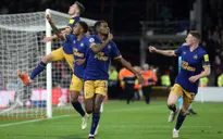 Ngược dòng cảm xúc, Newcastle áp sát top 4 Ngoại hạng Anh