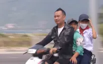 Nhiều phụ huynh "lãng quên" đội mũ bảo hiểm cho trẻ em