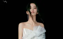 Jisoo (BLACKPINK) đẹp quyến rũ trong poster ra mắt solo