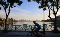 Băn khoăn khi mở lại một số dịch vụ ở hồ Tây