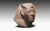 Ai Cập khai quật nhiều mảnh tượng Pharaoh trong đền thờ cổ