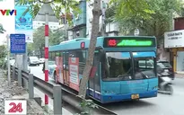 Mất an toàn điểm chờ xe bus cạnh đường sắt