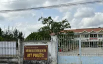 Thầy giáo chủ nhiệm bị tố tùy tiện nâng-hạ điểm, sàm sỡ nữ sinh