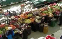 Giá lương thực tăng cao đè nặng người dân châu Âu