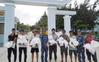 Huyện đảo Trường Sa: Hỗ trợ gạo, nước ngọt cho 45 tàu cá của ngư dân Ninh Thuận