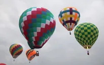 Hot-air balloon festival draws tourists to Binh Thuan