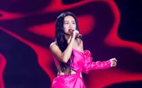 Văn Mai Hương lần đầu hát live “Đại minh tinh” trên sân khấu Vietnam Idol
