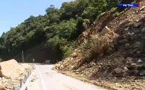 Hàng chục điểm sạt lở nghiêm trọng trên tuyến Quốc lộ 8A
