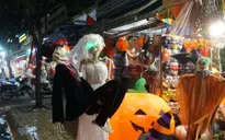 Các cửa hàng ở thành phố Hồ Chí Minh "tung" đồ trang trí Halloween bắt mắt