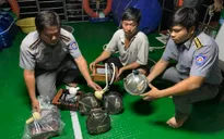 Kiên Giang: Tạm giữ tàu cá không số chở 7 thiết bị hành trình