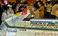Giá vàng lao dốc phiên đầu tuần