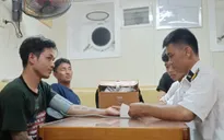 Chiều 20/10: Tàu 467 Hải quân sẽ bàn giao 83 ngư dân gặp nạn trên biển
