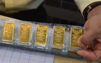 Sau tăng sốc, giá vàng lao dốc mạnh