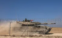 Xe tăng Israel bắn nhầm tháp canh quân sự Ai Cập