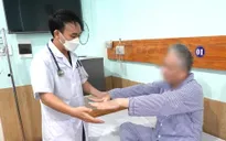 Can thiệp kịp “giờ vàng” cứu sống người bệnh cao tuổi đột quỵ não