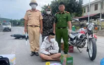 Bắt đối tượng vận chuyển thuê 30.000 viên ma túy 'lấy công' 20 triệu đồng
