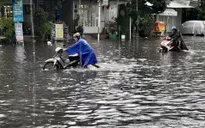 TP Hồ Chí Minh: Mưa lớn kéo dài, nhiều tuyến đường ngập sâu