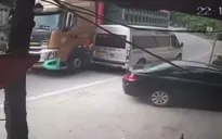 Nguy hiểm dừng đỗ tại khúc cua
