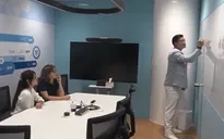 Làm việc trực tiếp hoặc từ xa trở nên phổ biến ở Singapore