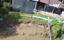 Người dân ngày đêm phập phồng, bất an bên bờ kênh sạt lở