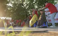 Cắt tóc miễn phí từ vỉa hè đến giường bệnh, để đổi lấy nụ cười