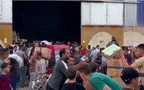 Thiếu lương thực trầm trọng, người dân ở Gaza xông vào kho của Liên hợp quốc
