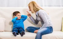 La mắng trẻ có thể gây hại như bạo hành