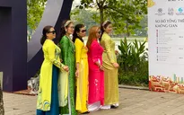 “Check-in” trời thu Hà Nội tại con đường Áo dài độc đáo