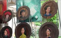 Họa sĩ “thổi hồn” cho mâm gỗ cổ