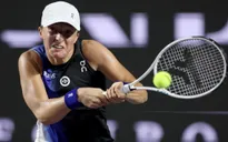 Iga Swiatek khởi đầu thuận lợi tại WTA Finals