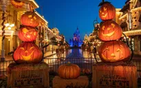 Walt Disney biến dịp lễ Halloween thành "cỗ máy kiếm tiền"