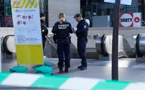 Cảnh sát nổ súng vào người phụ nữ "đe dọa" ở ga xe lửa Paris