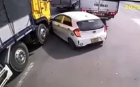 Va chạm do chuyển làn bất cẩn