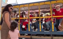 Lễ tốt nghiệp của các ông già Noel