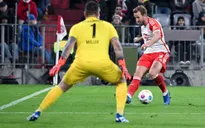 Harry Kane lập cú đúp, Bayern Munich lên đỉnh bảng Bundesliga