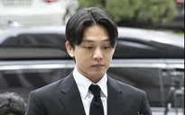 Yoo Ah In củng cố đội ngũ pháp lý, yêu cầu hoãn ngày xét xử