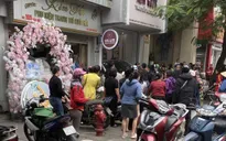 Hải Phòng: Nữ tài xế lùi ô tô lao vào nhà dân, 1 người bị thương nặng