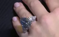 Đấu giá viên kim cương Bleu Royal