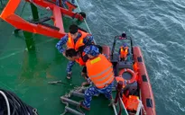 Bà Rịa - Vũng Tàu: Đưa 14 ngư dân tàu cá bị chìm vào bờ an toàn