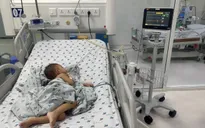 Bé 20 tháng tuổi mắc tay chân miệng biến chứng suy hô hấp, tổn thương tim nặng