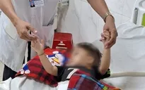 Cấp cứu bé 2 tuổi bị chấn thương nghiêm trọng do tai nạn giao thông