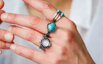 Nguyên nhân khiến nhiều người bị "dị ứng" kim loại là gì?