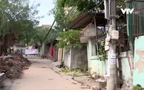 Di dời 6 hộ dân bị sụt lún nhà nghi do khoan giếng ở Hà Nội