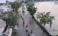 TP Hồ Chí Minh: Triều cường gây ngập nhiều tuyến đường