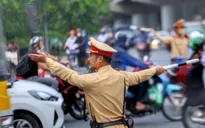 Ngăn chặn tình trạng vi phạm giao thông nhưng quay đầu bỏ chạy, tấn công CSGT