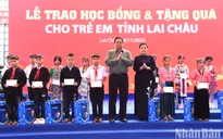 Gifts and scholarships presented to disadvantaged children in Lai Chau